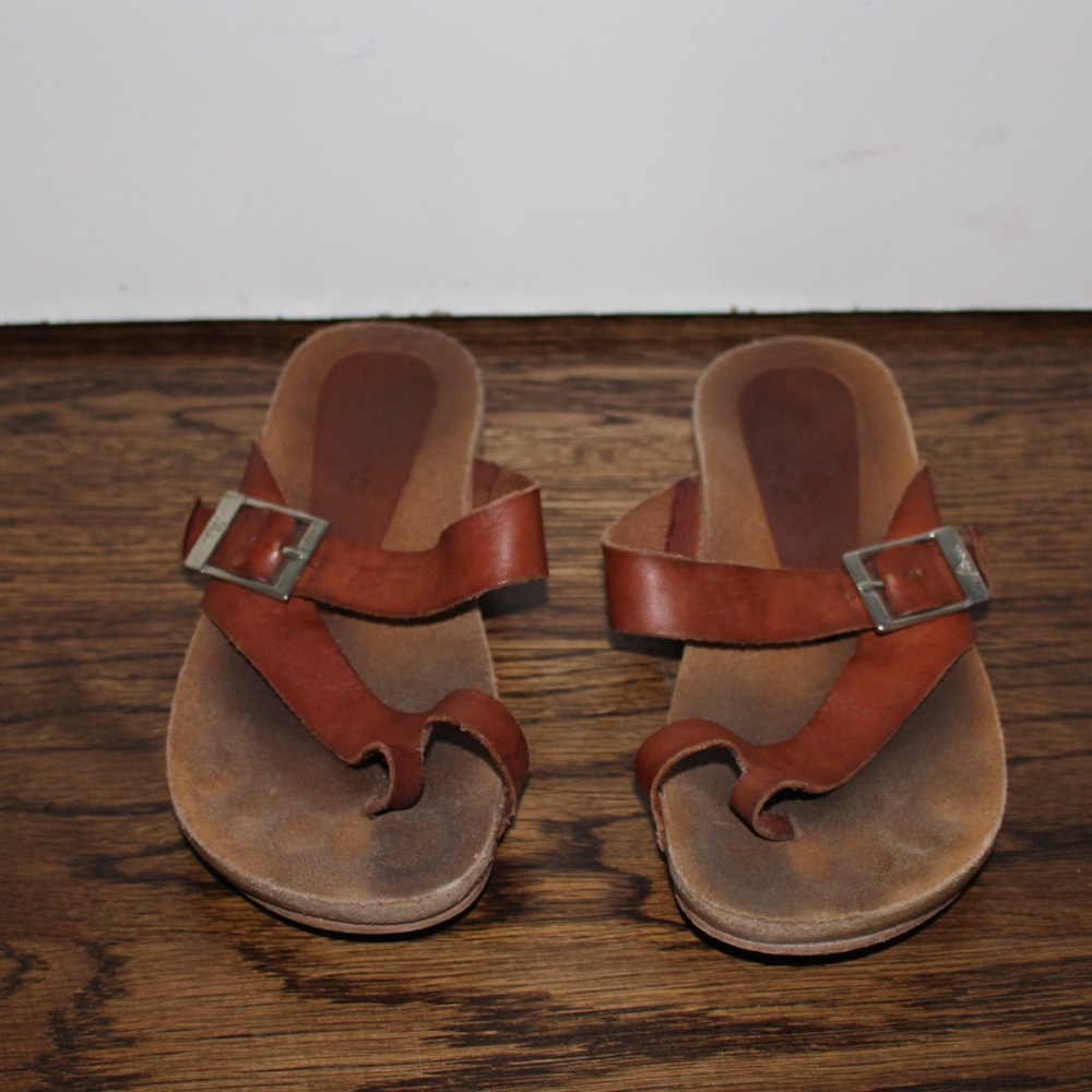 brown leather women’s sandals